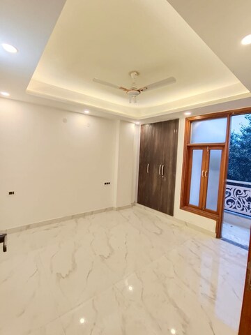 Room in 3 BHK Builder Floor at Panchsheel Vihar – for Rent