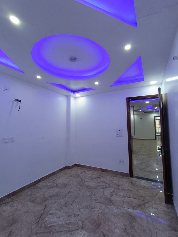 Room, baba colony 4 Bedroom 1350 Sq.Ft. Builder Floor In Baba Colony Delhi 8806989