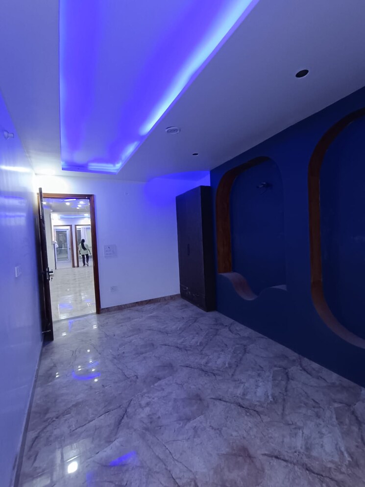Room, baba colony 4 Bedroom 1350 Sq.Ft. Builder Floor In Baba Colony Delhi 8806989