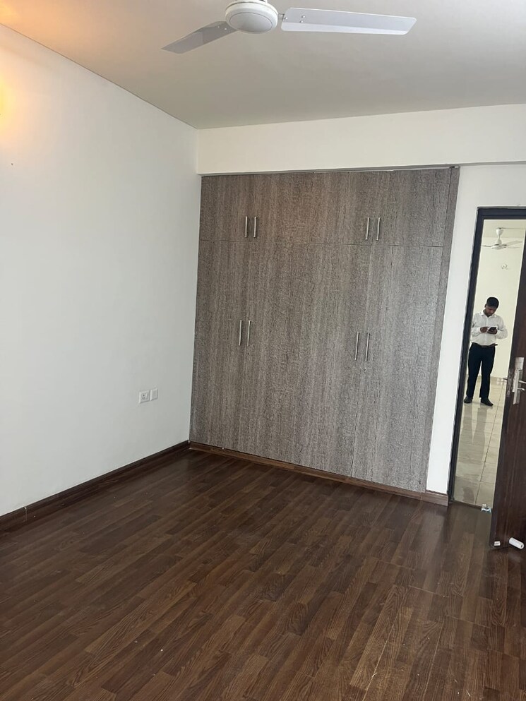 Room, bptp-discovery-park 2 Bedroom 1120 Sq.Ft. Apartment In Sector 80 Faridabad 8806920