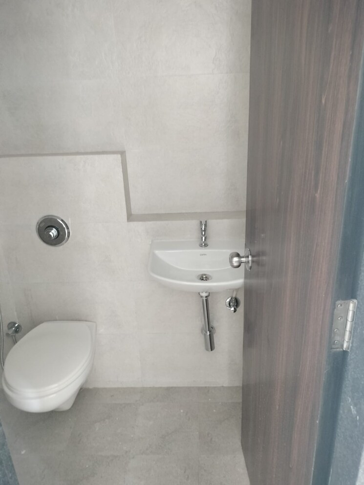 Bathroom, uk-luxecity 1 Bedroom 311 Sq.Ft. Apartment In Kandivali East Mumbai 8806914