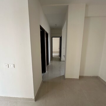 Room in 2.5 BHK Apartment at Signature Global Proxima, Sector 89 – for Rent