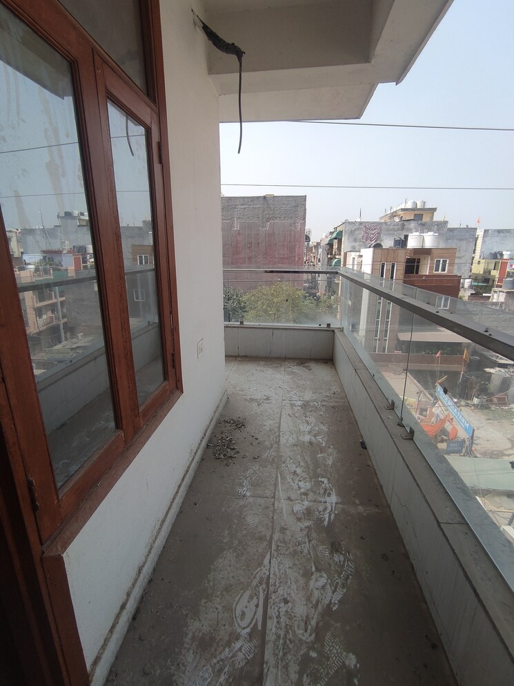 Balcony, chattarpur 2 Bedroom 75 Sq.Yd. Builder Floor In Chattarpur Delhi 8806951