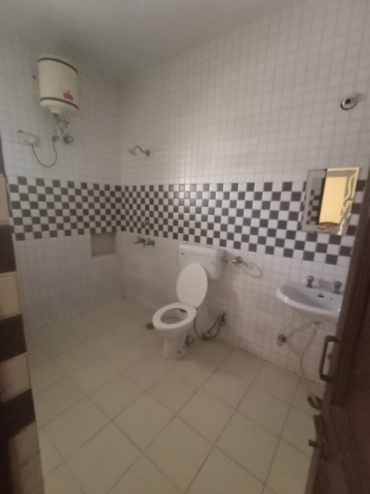 Bathroom, sector 12 panchkula 2 Bedroom 1800 Sq.Ft. Independent House In Sector 12 Panchkula Panchkula 8806938
