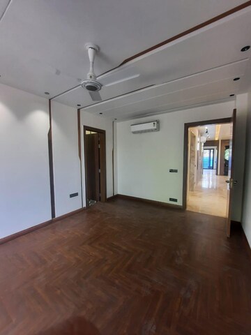 Room in 4 BHK Apartment at Central Park Flower Valley Aqua Front Towers, Sohna Sector 33 – for Rent