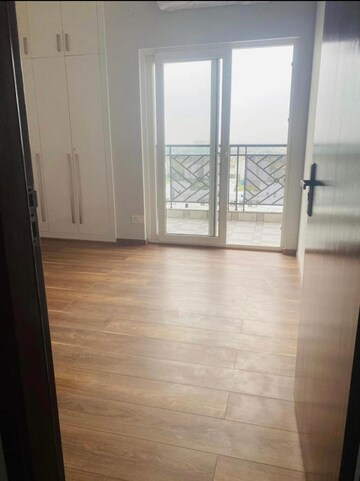 Room in 4 BHK Apartment at Central Park Flower Valley Aqua Front Towers, Sohna Sector 33 – for Rent