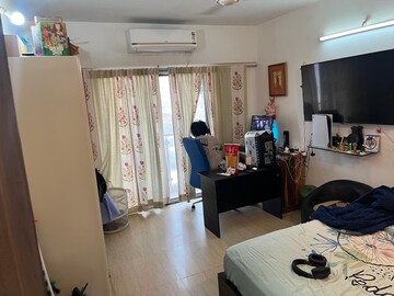 Master Bedroom in 3 BHK Apartment at HDIL Metropolis Residences, Andheri West – for Rent