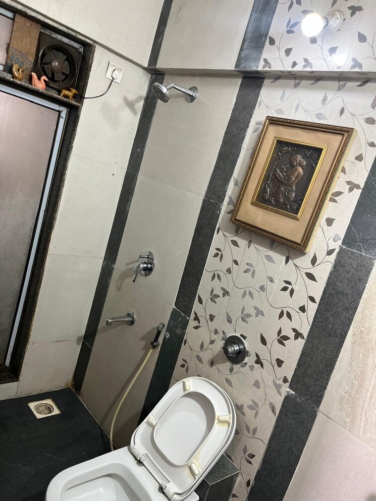 Bathroom, hdil-metropolis-residences 3 Bedroom 1100 Sq.Ft. Apartment In Andheri West Mumbai 8807039