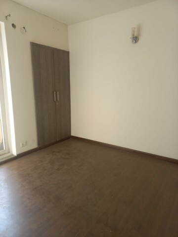 Room in 2 BHK Apartment at BPTP Discovery Park, Sector 80 – for Rent