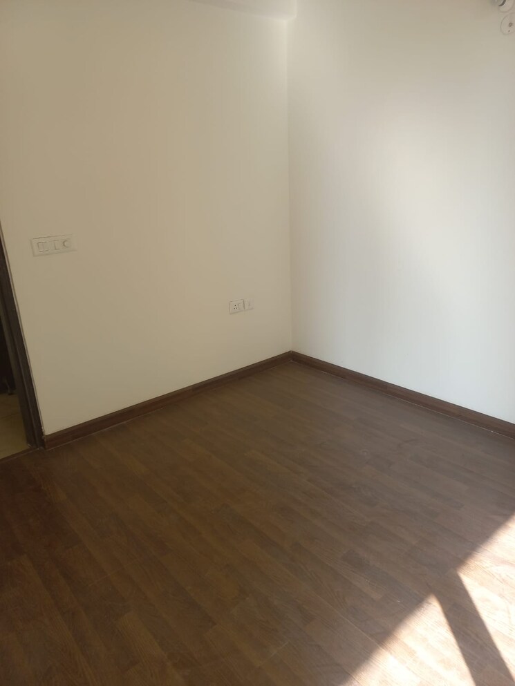 Room, bptp-discovery-park 2 Bedroom 1120 Sq.Ft. Apartment In Sector 80 Faridabad 8807006