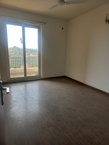 Room in 2 BHK Apartment at BPTP Discovery Park, Sector 80 – for Rent