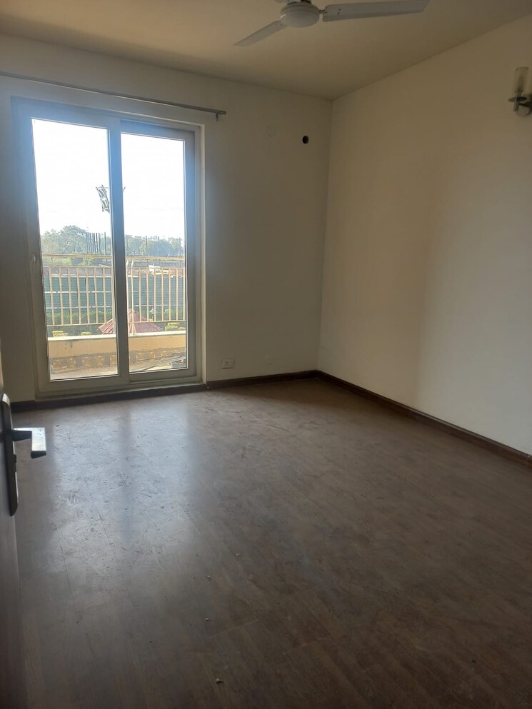 Room, bptp-discovery-park 2 Bedroom 1120 Sq.Ft. Apartment In Sector 80 Faridabad 8807006