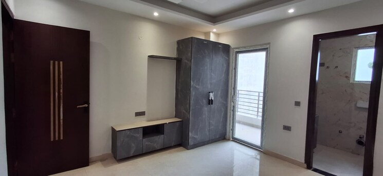 Room, parklands 3 Bedroom 250 Sq.Yd. Builder Floor In Sector 85 Faridabad 8806312