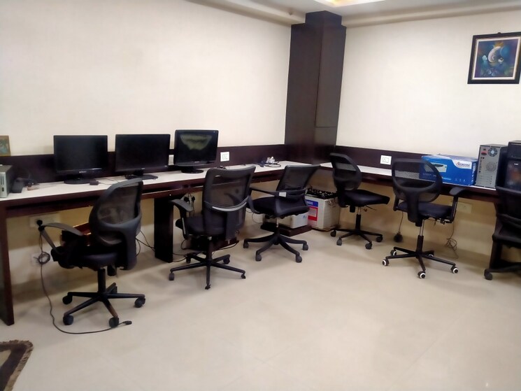 Team Area, althan Commercial Office Space 700 Sq.Ft. In Althan Surat 8807084