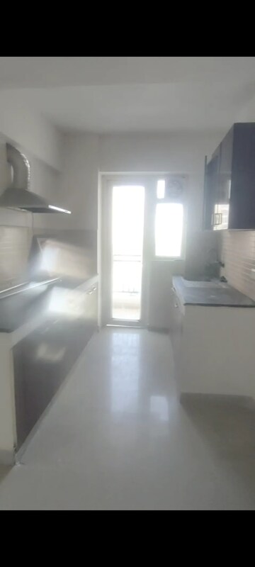 Room in 2.5 BHK Apartment at Sethi Max Royale, Sector 76 – for Sale