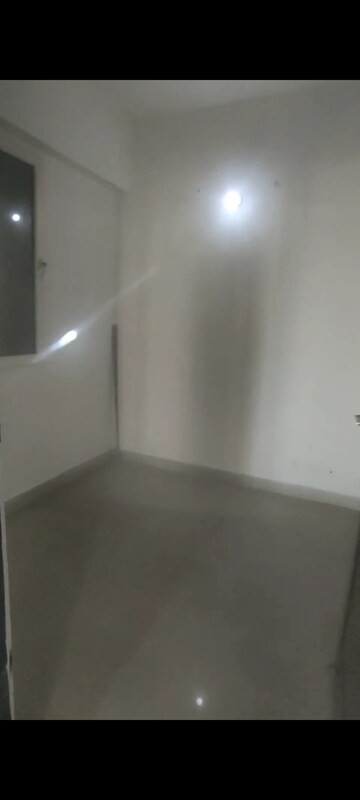 Room in 2.5 BHK Apartment at Sethi Max Royale, Sector 76 – for Sale