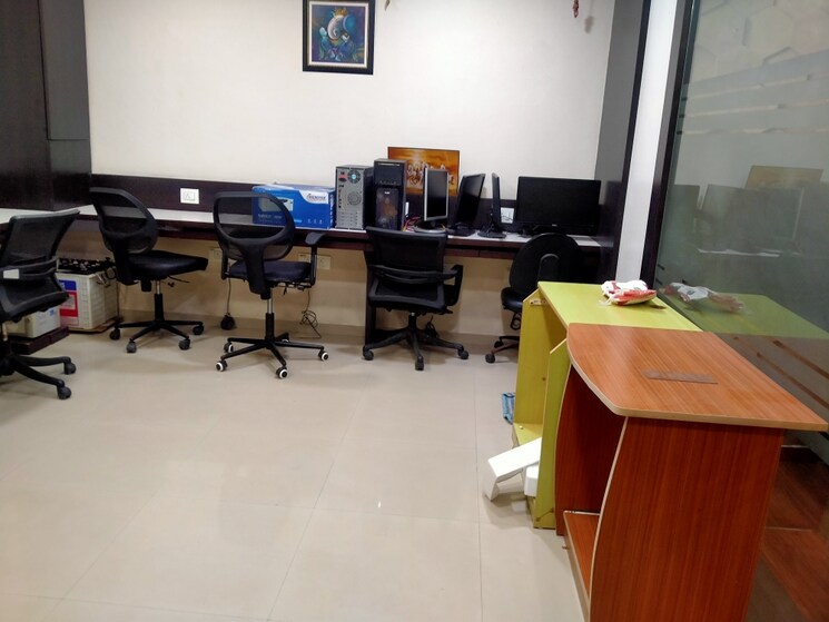 Team Area, althan Commercial Office Space 700 Sq.Ft. In Althan Surat 8807084