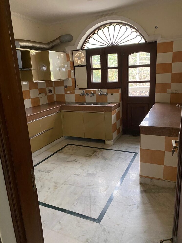 Kitchen, dlf phase i 3 Bedroom 3500 Sq.Ft. Villa In Dlf Phase I Gurgaon 8807099