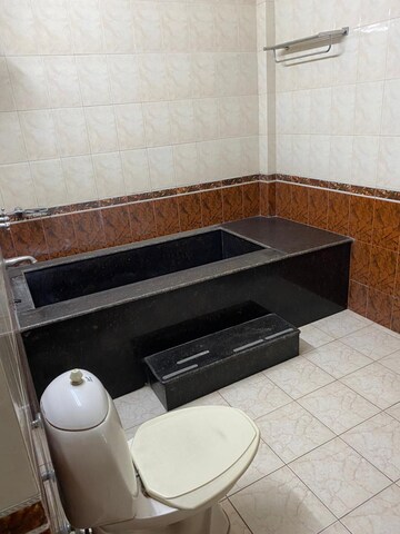 Furnished Amenities in 3 BHK Villa at Dlf Phase I – for Rent