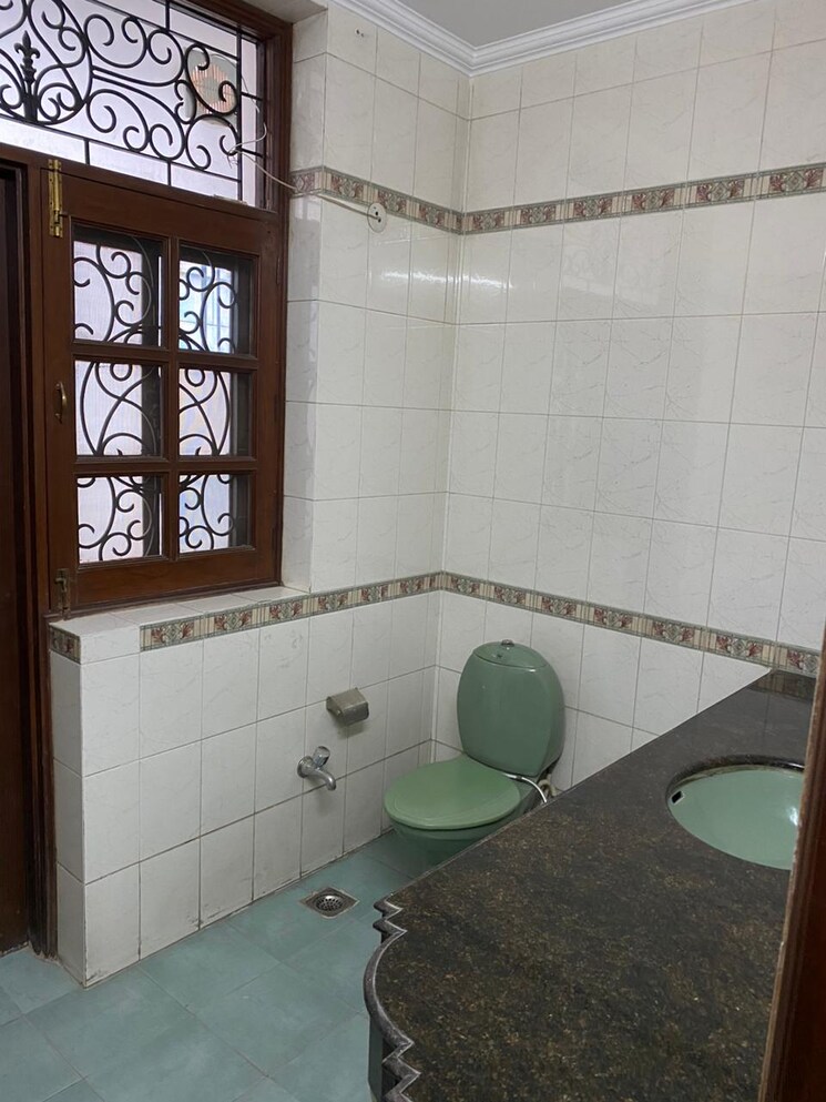 Bathroom, dlf phase i 3 Bedroom 3500 Sq.Ft. Villa In Dlf Phase I Gurgaon 8807099