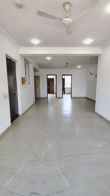 Room in 3 BHK Builder Floor at Sector 57 – for Rent