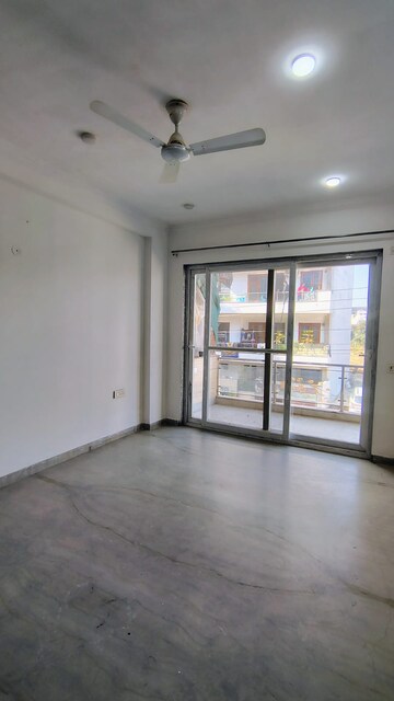 Room in 3 BHK Builder Floor at Sector 57 – for Rent