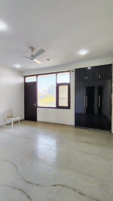 Room in 3 BHK Builder Floor at Sector 57 – for Rent