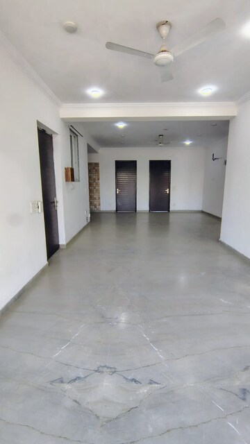 Room in 3 BHK Builder Floor at Sector 57 – for Rent