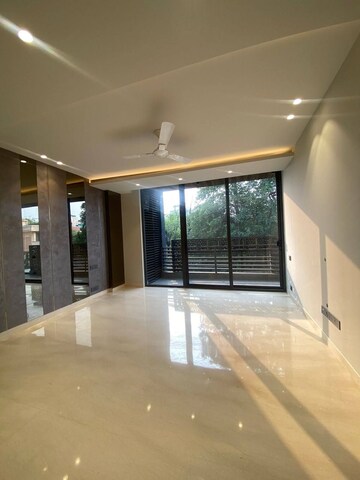 Room in 3 BHK Builder Floor at GLS Courtyard, Sector 95 – for Sale