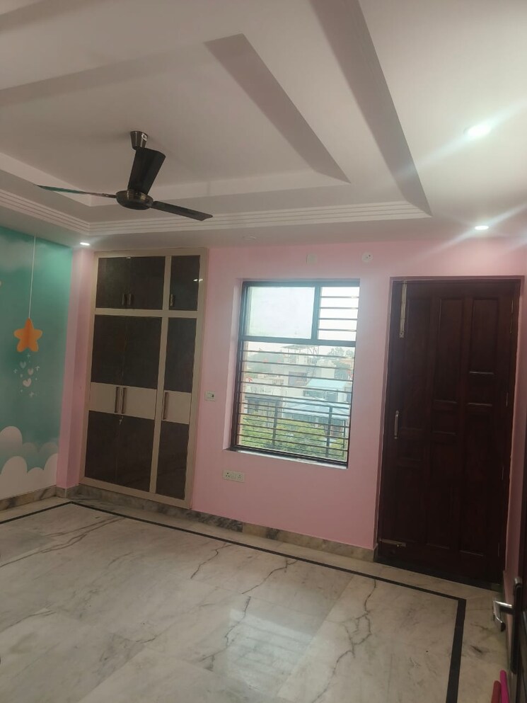 Room, sector 21d 3 Bedroom 350 Sq.Yd. Builder Floor In Sector 21d Faridabad 8807123