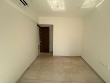 Room in 3 BHK Apartment at Lodha The Park, Worli – for Rent