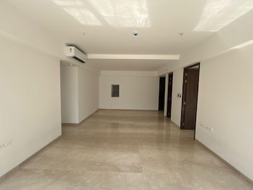 Room in 3 BHK Apartment at Lodha The Park, Worli – for Rent