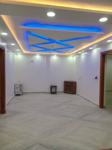 Room in 3.5 BHK Builder Floor at Dwarka Mor – for Rent