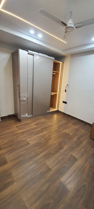 Room in 4 BHK Builder Floor at Sushant Lok Iii – for Sale