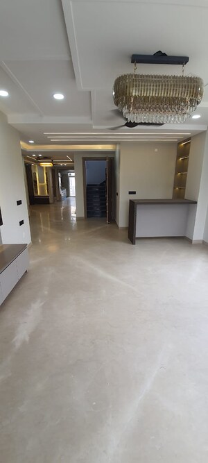 Room in 4 BHK Builder Floor at Sushant Lok Iii – for Sale