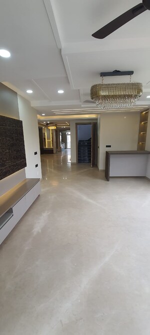 Room in 4 BHK Builder Floor at Sushant Lok Iii – for Sale