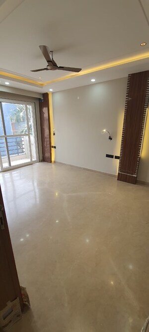 Room in 4 BHK Builder Floor at Sushant Lok Iii – for Sale