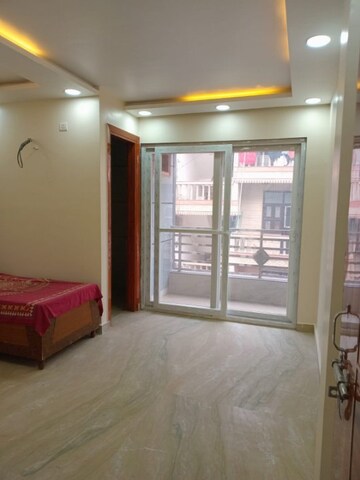 Room in 3.5 BHK Builder Floor at Dwarka Mor – for Rent