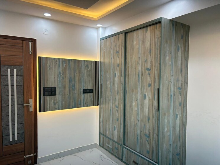 Room, punjabi bagh 3 Bedroom 220 Sq.Yd. Apartment In Punjabi Bagh Delhi 8807145