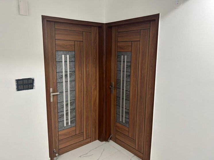 Room, punjabi bagh 3 Bedroom 220 Sq.Yd. Apartment In Punjabi Bagh Delhi 8807145