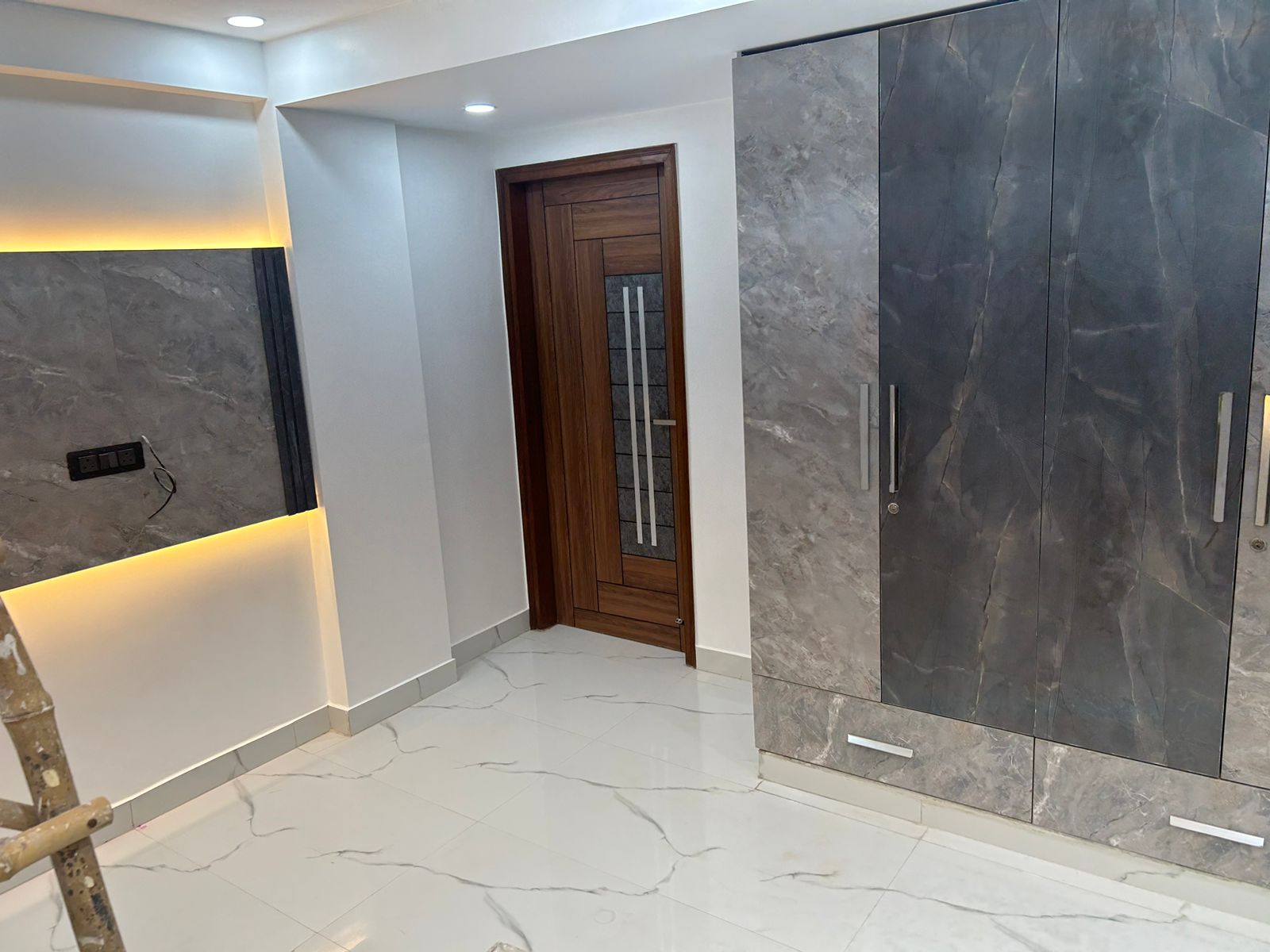 3 BHK + Extra Room Apartment For Sale in Pal Mohan Apartment 