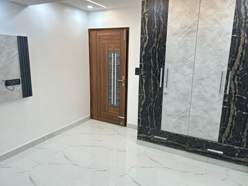 Room in 3 BHK Apartment at Rohini Sector 9 – for Sale
