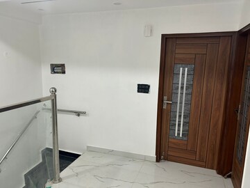 Room in 3 BHK Apartment at Rohini Sector 9 – for Sale