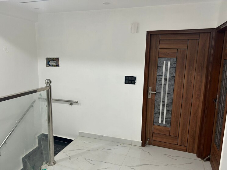 undefined, punjabi bagh 3 Bedroom 220 Sq.Yd. Apartment In Punjabi Bagh Delhi 8807145