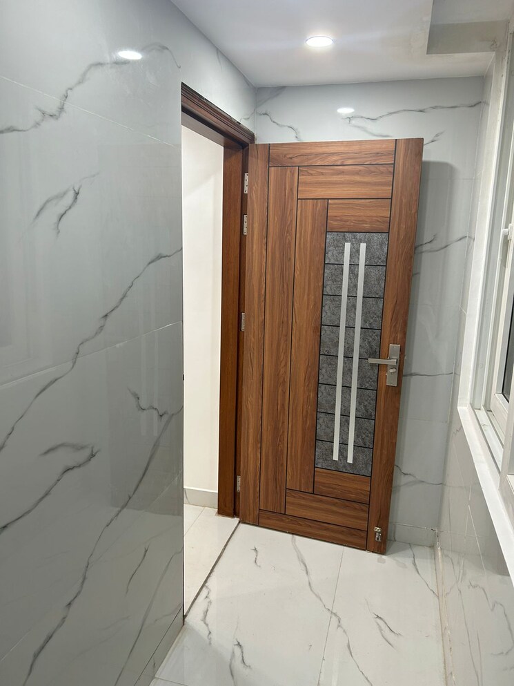 Other, punjabi bagh 3 Bedroom 220 Sq.Yd. Apartment In Punjabi Bagh Delhi 8807145