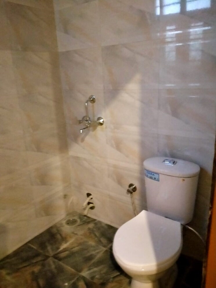 Bathroom, sector 49 4 Bedroom 1800 Sq.Ft. Apartment In Sector 49 Chandigarh 8807147