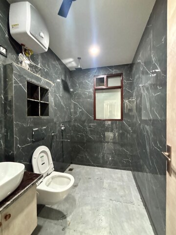 Bathroom in 1 BHK Builder Floor at Sector 55 – for Rent