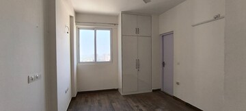 Room in 3 BHK Apartment at Conscient Heritage Max, Sector 102 – for Rent