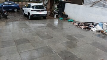 Parking in  Showroom at Dheeraj Heritage Residency, Santacruz West – for Rent