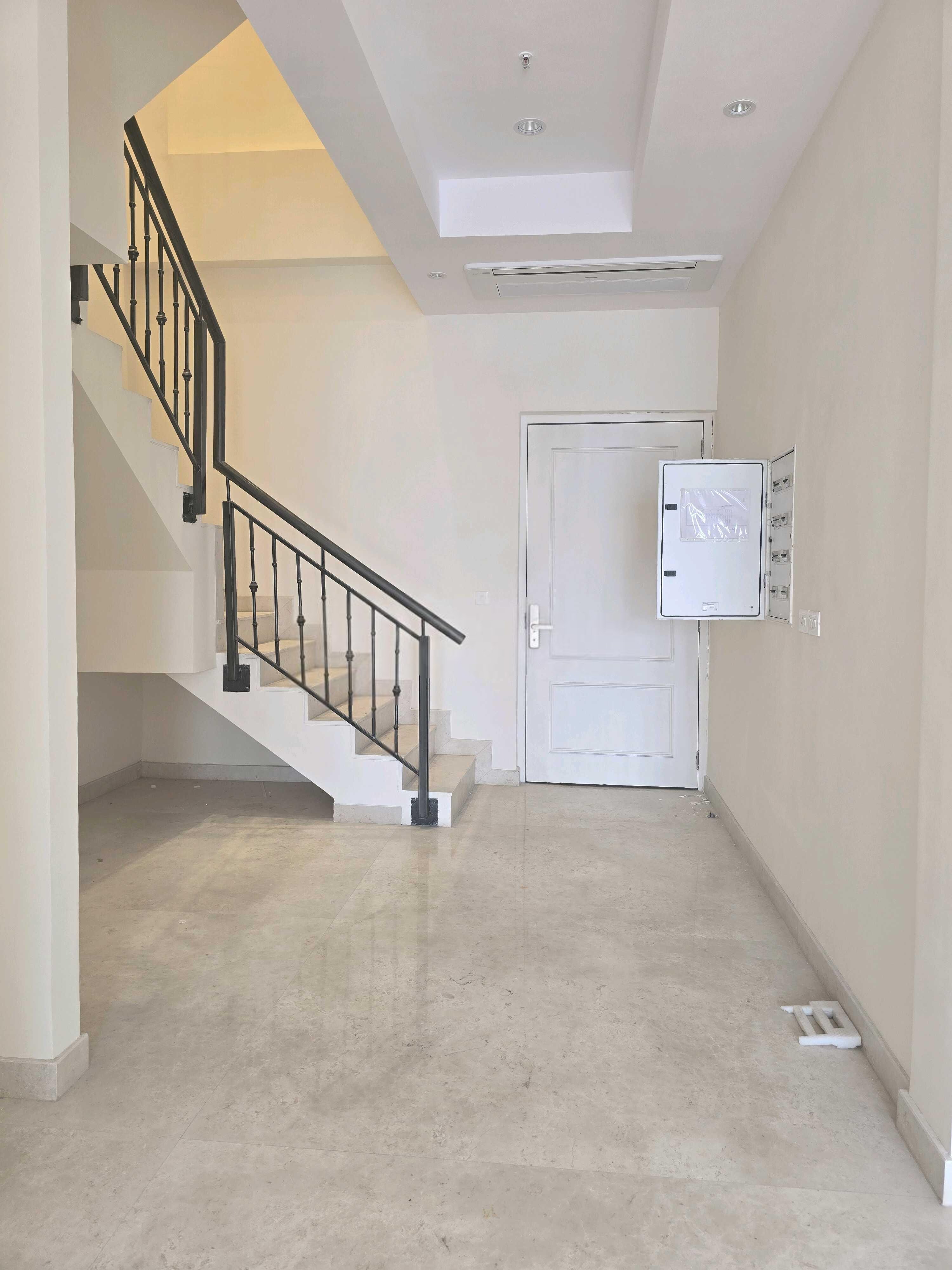 3 BHK + Servant Room Apartment For Rent in Indiabulls Sky Forest